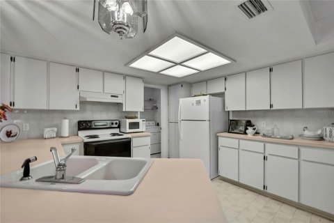 House in Spring Hill, Florida 3 bedrooms, 176.7 sq.m. № 1553491 - photo 14