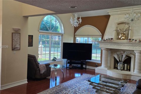 House in Plantation, Florida 5 bedrooms, 327.57 sq.m. № 2068905 - photo 11