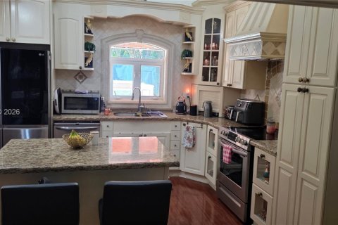 House in Plantation, Florida 5 bedrooms, 327.57 sq.m. № 2068905 - photo 15