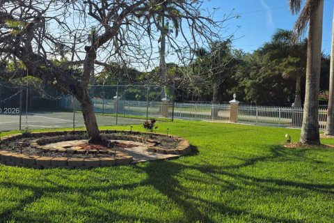 House in Plantation, Florida 5 bedrooms, 327.57 sq.m. № 2068905 - photo 13