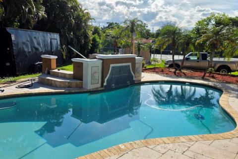 House in Plantation, Florida 5 bedrooms, 327.57 sq.m. № 2068905 - photo 7