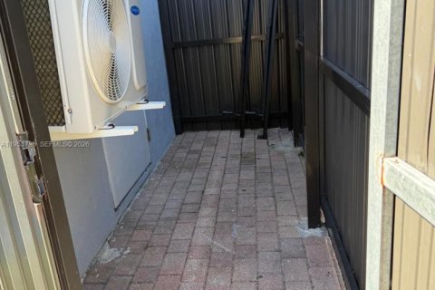 Immobilier commercial à louer à Miami Gardens, Floride: 1 chambre, 65.03 m2 № 2008195 - photo 9