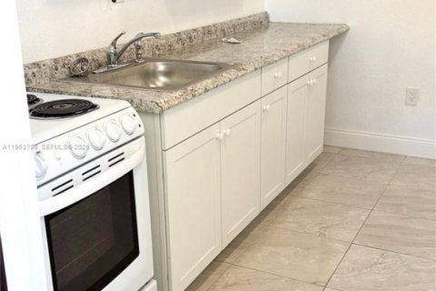 Propiedad comercial en Miami Gardens, Florida 1 dormitorio, 65.03 m2 № 2008195