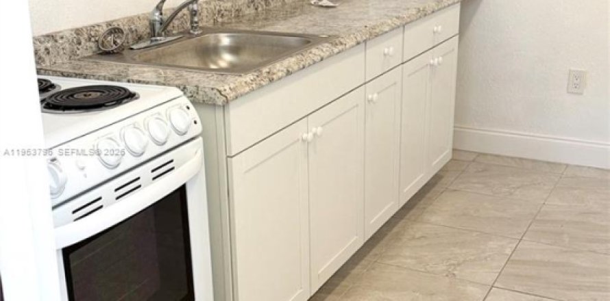 Propiedad comercial en Miami Gardens, Florida 1 dormitorio, 65.03 m2 № 2008195