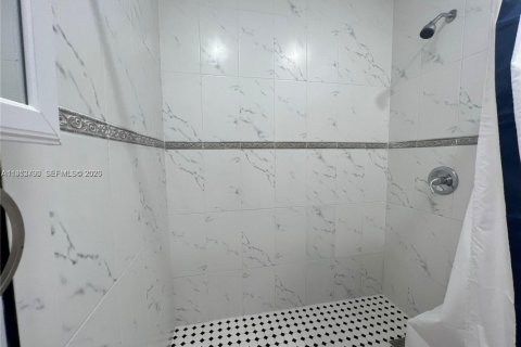 Propiedad comercial en alquiler en Miami Gardens, Florida, 1 dormitorio, 65.03 m2 № 2008195 - foto 6