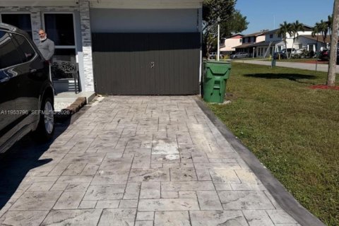 Immobilier commercial à louer à Miami Gardens, Floride: 1 chambre, 65.03 m2 № 2008195 - photo 10