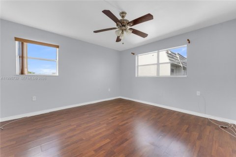 Condo in Sunrise, Florida, 2 bedrooms  № 2063965 - photo 15