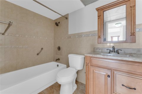 Condo in Sunrise, Florida, 2 bedrooms  № 2063965 - photo 13