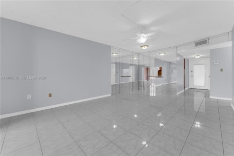 Condo in Sunrise, Florida, 2 bedrooms  № 2063965 - photo 27