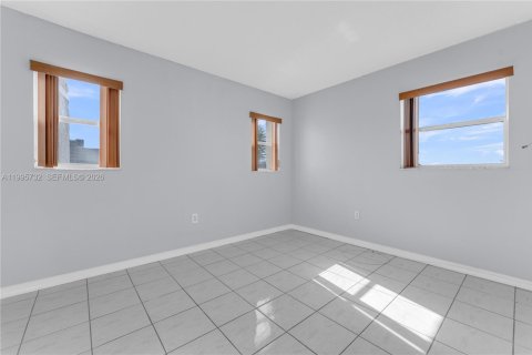 Condo in Sunrise, Florida, 2 bedrooms  № 2063965 - photo 10