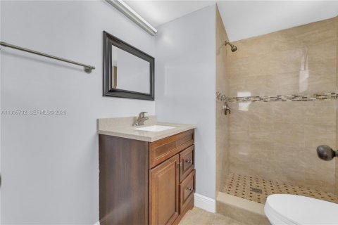 Condo in Sunrise, Florida, 2 bedrooms  № 2063965 - photo 18