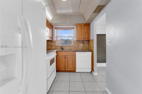 Condo in Sunrise, Florida, 2 bedrooms  № 2063965 - photo 7