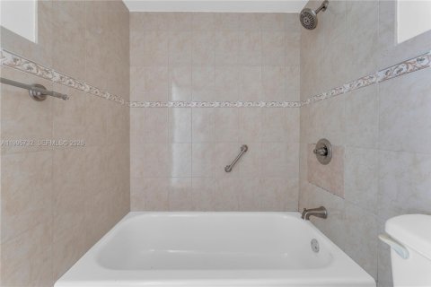 Condo in Sunrise, Florida, 2 bedrooms  № 2063965 - photo 14