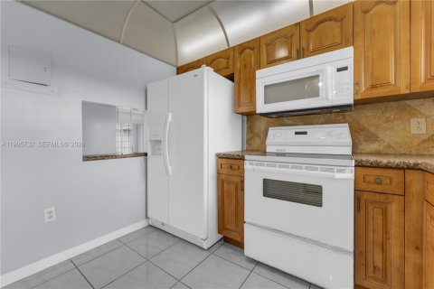 Condo in Sunrise, Florida, 2 bedrooms  № 2063965 - photo 3
