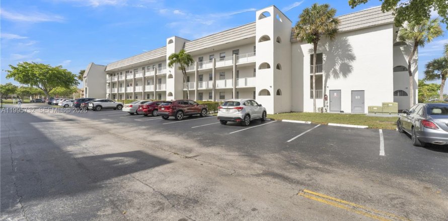 Condo in Sunrise, Florida, 2 bedrooms  № 2063965