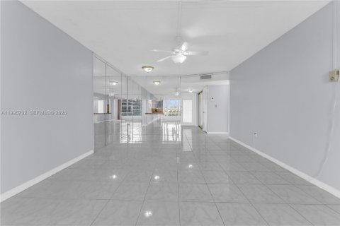 Condo in Sunrise, Florida, 2 bedrooms  № 2063965 - photo 29