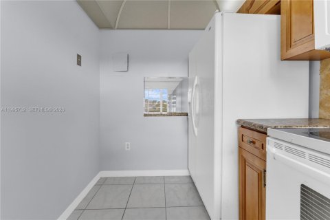Condo in Sunrise, Florida, 2 bedrooms  № 2063965 - photo 6