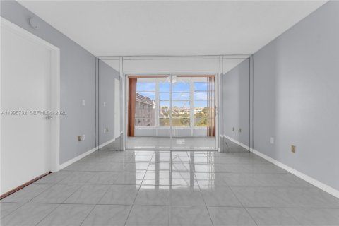 Condo in Sunrise, Florida, 2 bedrooms  № 2063965 - photo 28