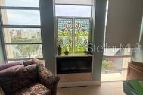 Condo in South Pasadena, Florida, 2 bedrooms  № 1903985 - photo 1