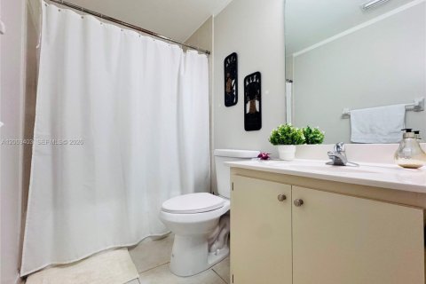 Condo in Doral, Florida, 3 bedrooms  № 2073716 - photo 12