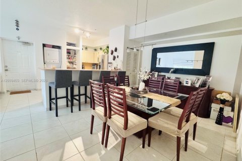 Condo in Doral, Florida, 3 bedrooms  № 2073716 - photo 7