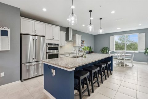 Townhouse in Oviedo, Florida 3 bedrooms, 196.95 sq.m. № 2093298 - photo 4