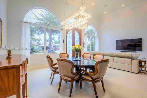 Купить виллу или дом в Лайтхаус-Пойнт, Флорида 4 спальни, 288.55м2, № 1758720 - фото 8