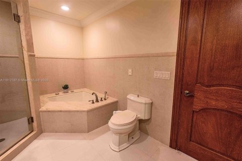 Купить виллу или дом в Лайтхаус-Пойнт, Флорида 4 спальни, 288.55м2, № 1758720 - фото 30