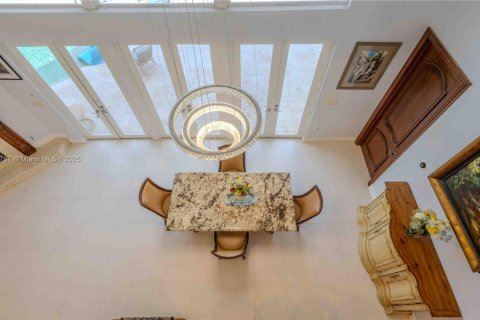 Купить виллу или дом в Лайтхаус-Пойнт, Флорида 4 спальни, 288.55м2, № 1758720 - фото 17