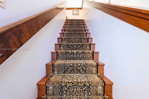 Купить виллу или дом в Лайтхаус-Пойнт, Флорида 4 спальни, 288.55м2, № 1758720 - фото 13