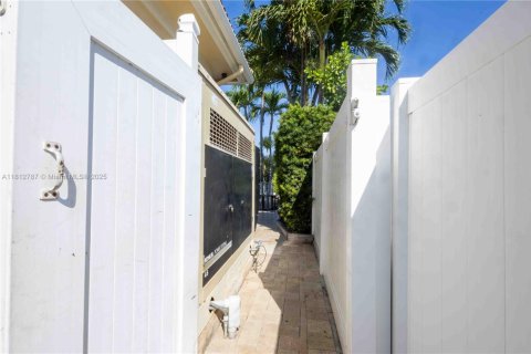 Купить виллу или дом в Лайтхаус-Пойнт, Флорида 4 спальни, 288.55м2, № 1758720 - фото 29