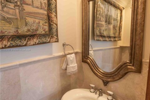 Купить виллу или дом в Лайтхаус-Пойнт, Флорида 4 спальни, 288.55м2, № 1758720 - фото 19