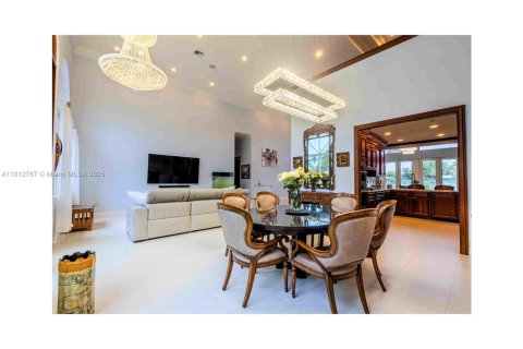 Купить виллу или дом в Лайтхаус-Пойнт, Флорида 4 спальни, 288.55м2, № 1758720 - фото 5