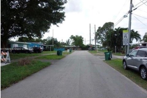 House in Miami, Florida 4 bedrooms, 192.31 sq.m. № 1867563 - photo 19