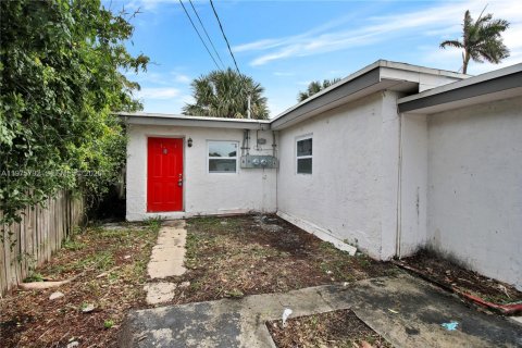 House in Riviera Beach, Florida 2 bedrooms, 46.45 sq.m. № 2040081