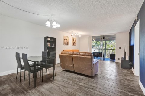 Condo in Deerfield Beach, Florida, 2 bedrooms № 2017665 - photo 12