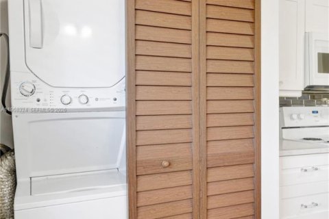 Condo in Deerfield Beach, Florida, 2 bedrooms № 2017665 - photo 7