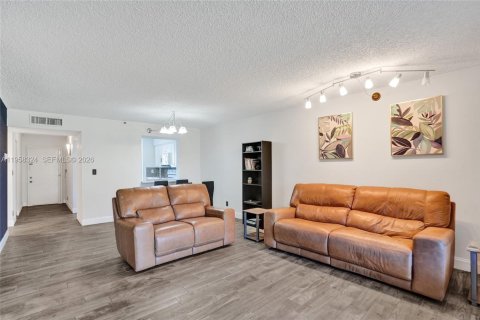 Condo in Deerfield Beach, Florida, 2 bedrooms № 2017665 - photo 16