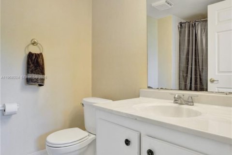 Condo in Deerfield Beach, Florida, 2 bedrooms № 2017665 - photo 19