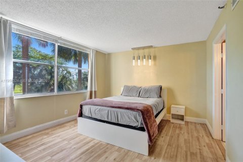 Condo in Deerfield Beach, Florida, 2 bedrooms № 2017665 - photo 17