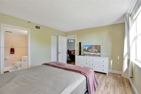 Condo in Deerfield Beach, Florida, 2 bedrooms № 2017665 - photo 20