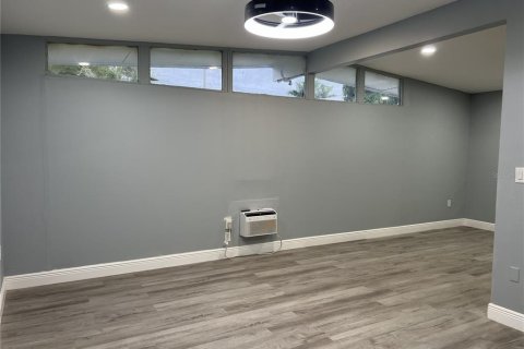 Apartamento en alquiler en Sarasota, Florida, 2 dormitorios, 81.75 m2 № 2147915 - foto 9