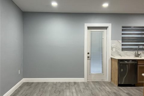 Apartamento en alquiler en Sarasota, Florida, 2 dormitorios, 81.75 m2 № 2147915 - foto 7
