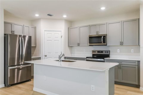 Townhouse in Haines City, Florida 4 bedrooms, 173.36 sq.m. № 1873180 - photo 2