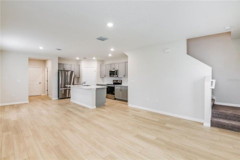 Townhouse in Haines City, Florida 4 bedrooms, 173.36 sq.m. № 1873180 - photo 5