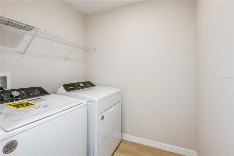 Townhouse in Haines City, Florida 4 bedrooms, 173.36 sq.m. № 1873180 - photo 20