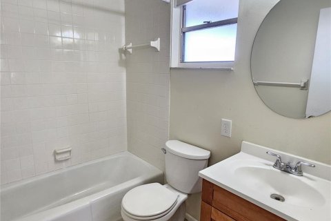 Снять в аренду квартиру в Венеция, Флорида 2 спальни, 85.66м2, № 2104921 - фото 26