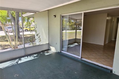Снять в аренду квартиру в Венеция, Флорида 2 спальни, 85.66м2, № 2104921 - фото 15