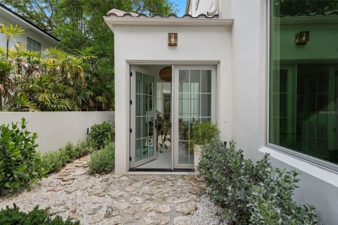 House in Winter Park, Florida 4 bedrooms, 357.67 sq.m. № 1806523 - photo 5