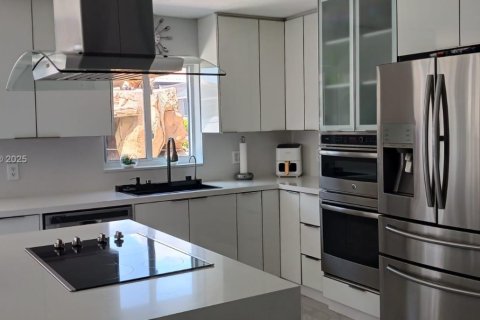 House in Pembroke Pines, Florida 3 bedrooms, 201.78 sq.m. № 1756662 - photo 6